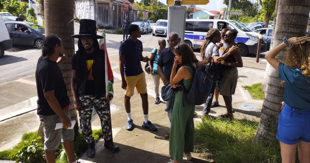     L’artiste « Blow » mis en examen pour son tableau représentant Emmanuel Macron

