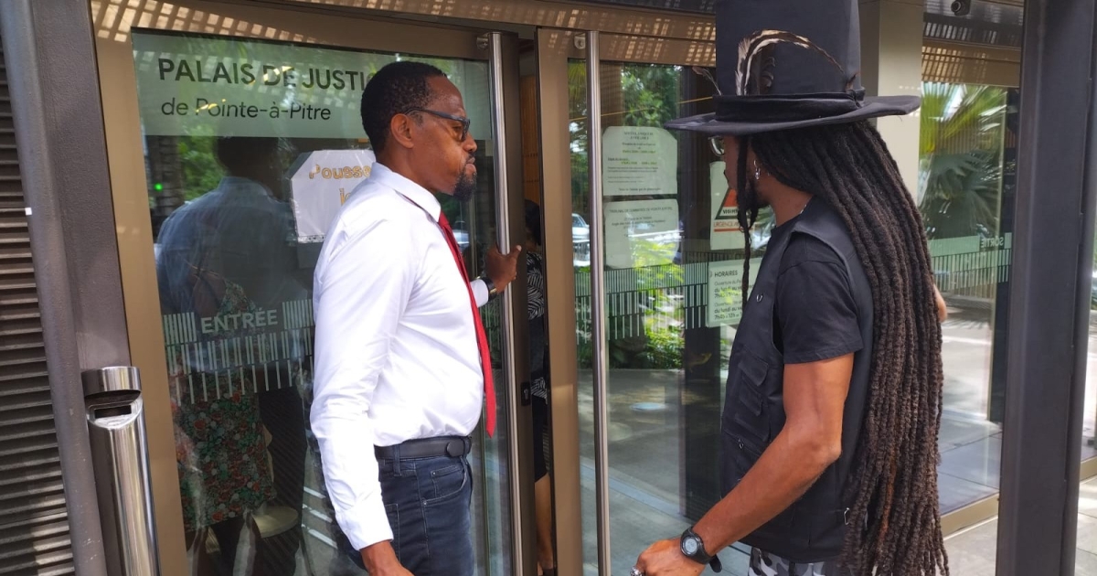     Le procès de l'artiste "Blow" pour son tableau d'Emmanuel Macron s'ouvre ce jeudi

