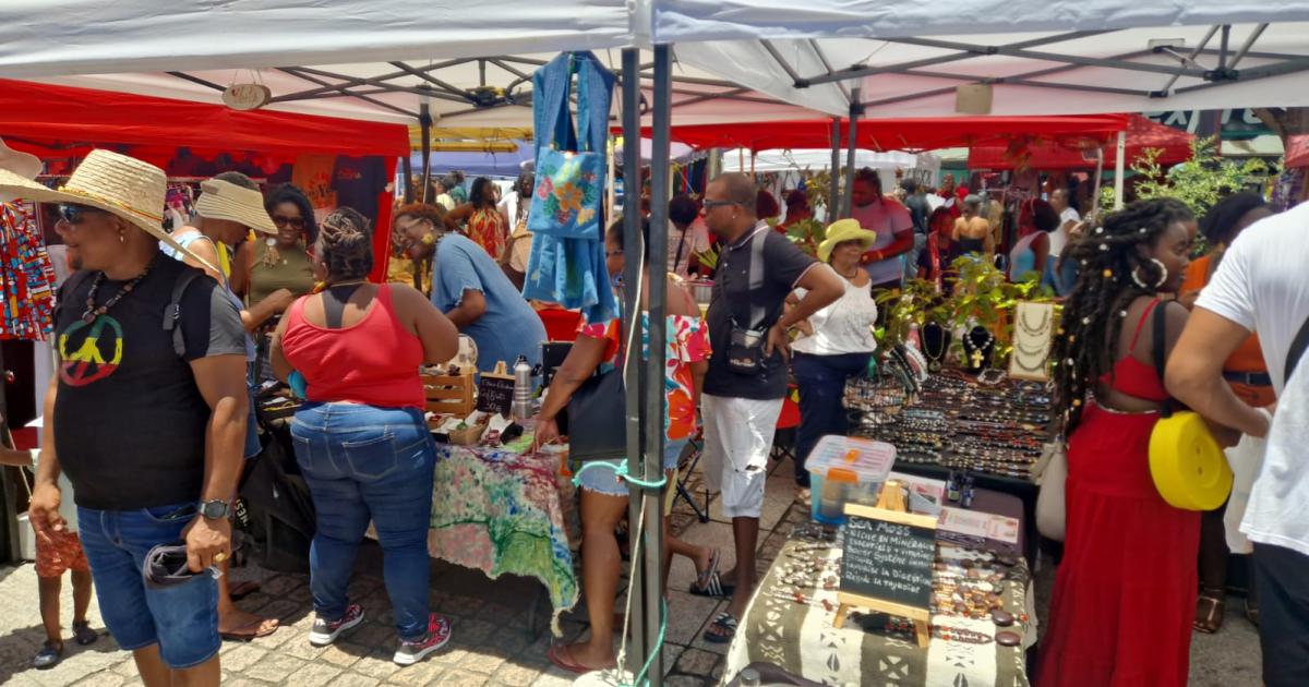     La 24ème édition du marché rasta attire les foules à Saint-Pierre

