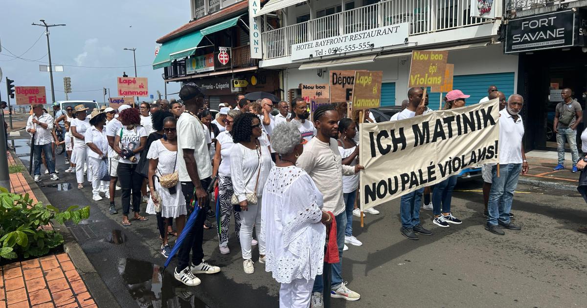    [EN IMAGES] Une marche blanche contre la violence à Fort-de-France

