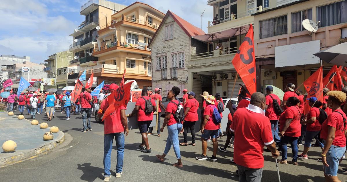     [EN IMAGES] 1er mai à Fort-de-France : le combat des travailleurs trouve un écho chez la jeunesse

