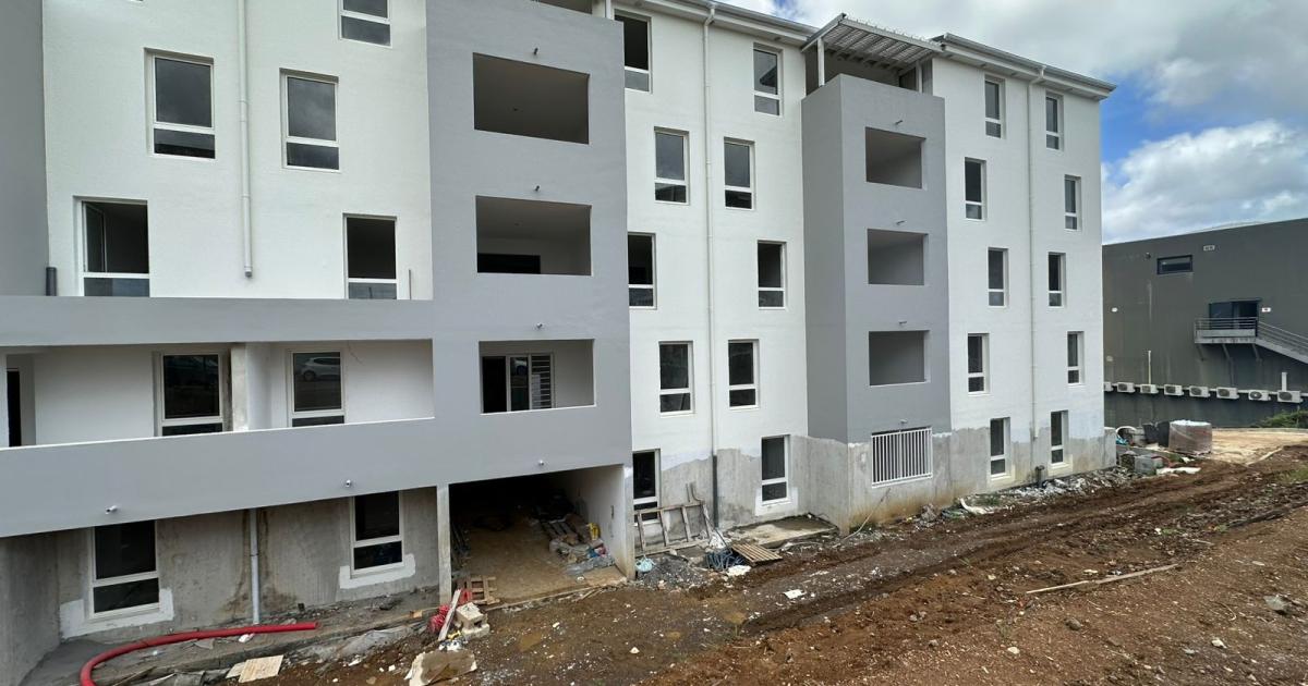     Logement social en Martinique : la production s’accélère, mais les coûts explosent

