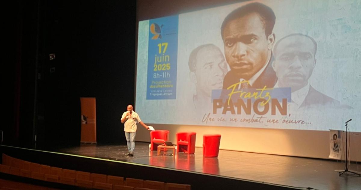     Matinée d’hommage à Frantz Fanon en présence de collégiens à Fort-de-France

