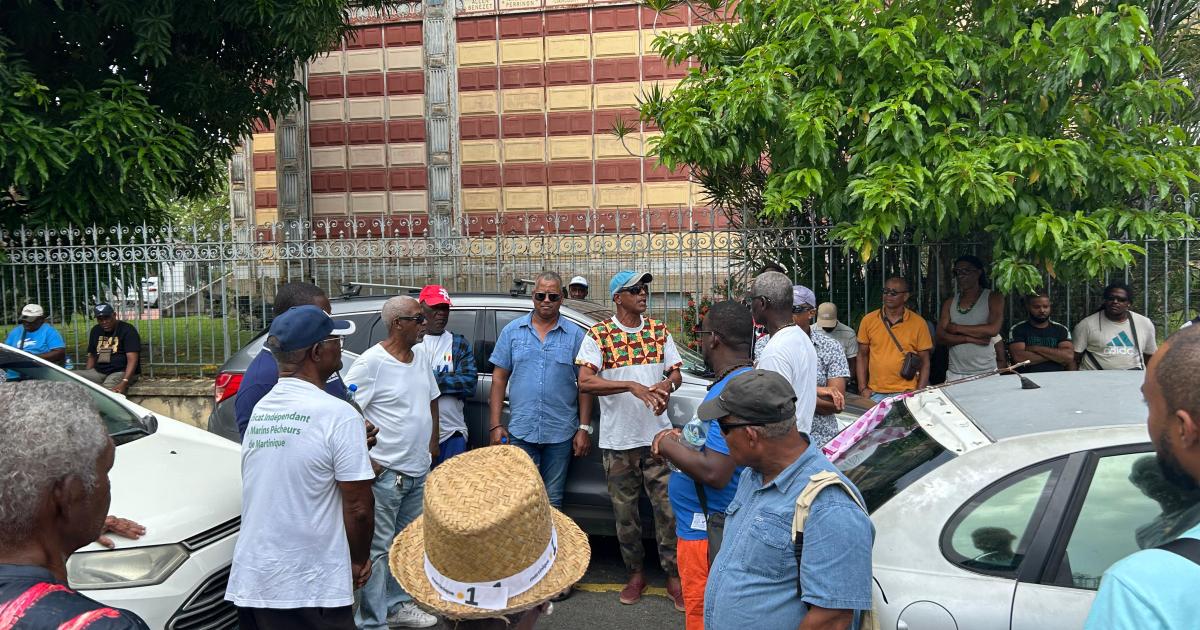     Des marins-pêcheurs mobilisés sur la route pour faire entendre leurs doléances

