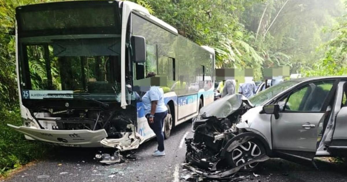     Collision entre un bus et une voiture sur la route de Colson


