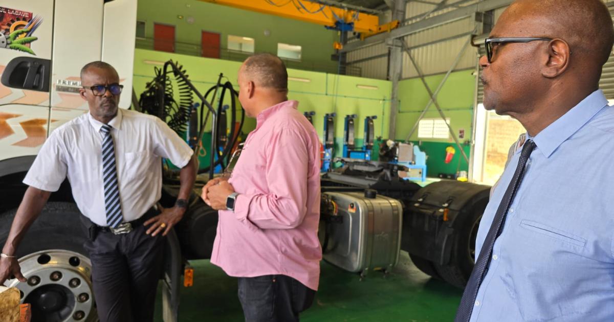     Ary Chalus promet son soutien au lycée de l'automobile Paul Lacavé à Capesterre Belle-Eau


