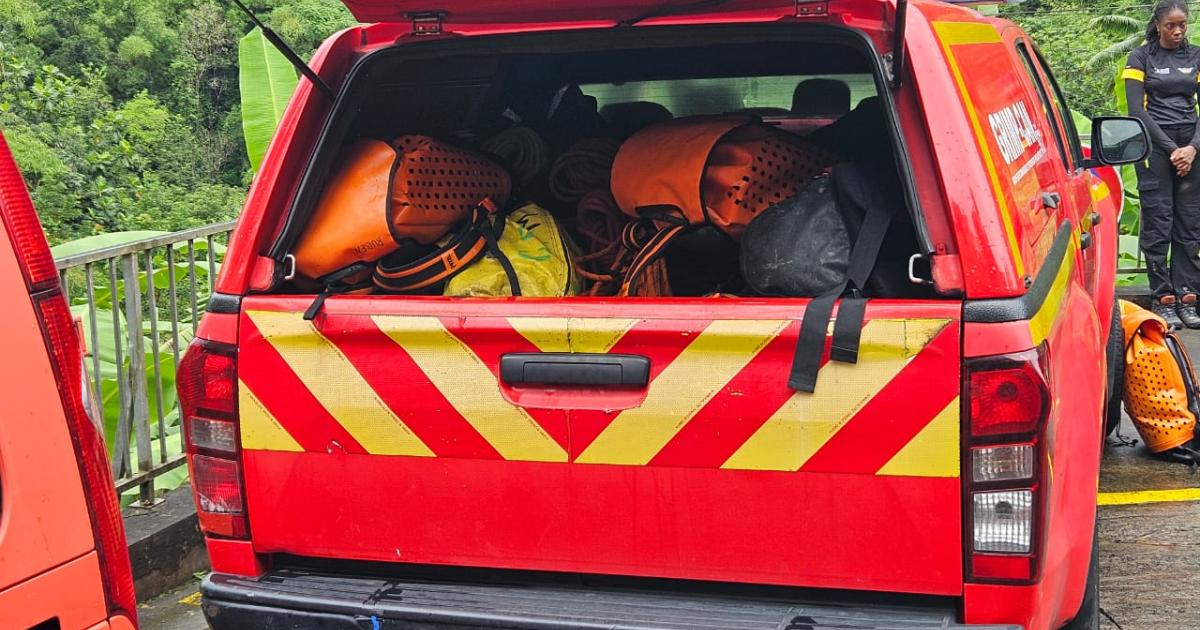     Au Prêcheur, les pompiers tentent d'extraire le randonneur d'une crevasse depuis plusieurs heures

