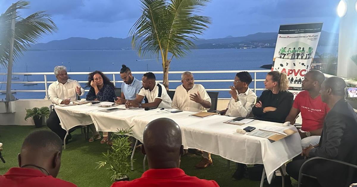     Assises populaires contre la vie chère : les territoires ultramarins restent unis en Martinique

