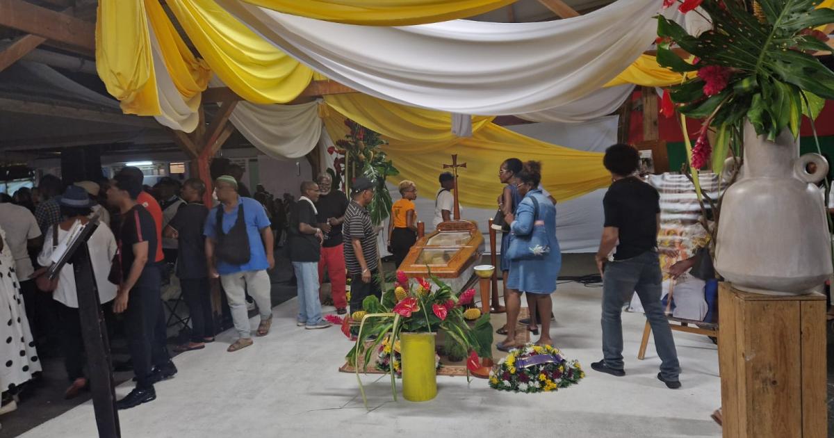     [VIDÉO] Un dernier hommage au son du tambour pour Victor Treffre, pilier du bèlè en Martinique

