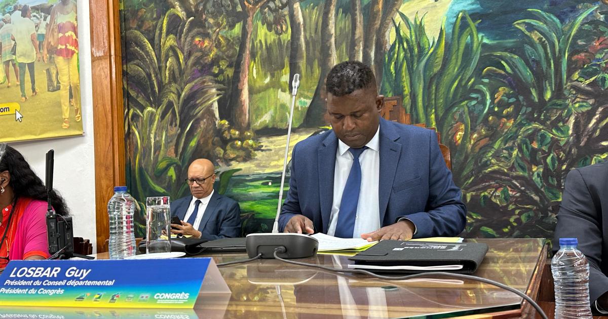     Congrès des élus : des résolutions largement adoptées malgré les tensions politiques

