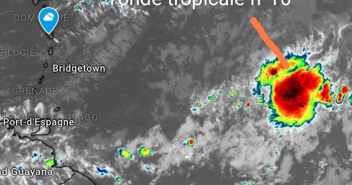     L'onde tropicale 10 risque de copieusement arroser l'archipel ce week-end

