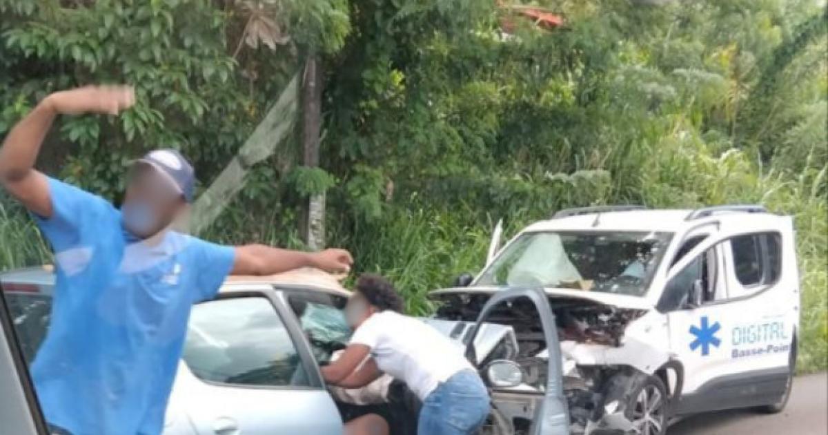     Quatre blessés dans une collision entre une voiture et un véhicule sanitaire

