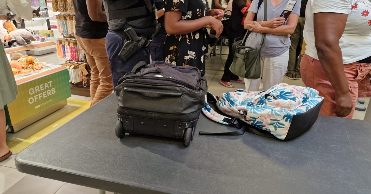     Arrêté à l’aéroport Martinique Aimé-Césaire avec 3 kilos de cocaïne liquide dans un cubi de rhum 

