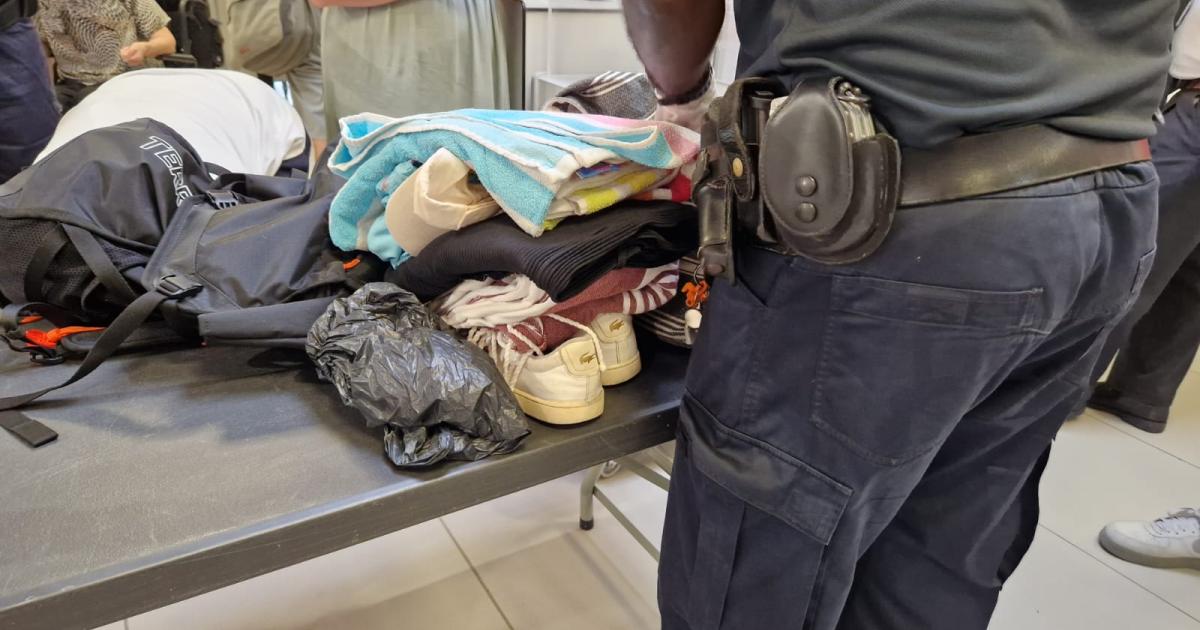     30 mois de prison pour une Guyanaise arrêtée avec 836 grammes de cocaïne

