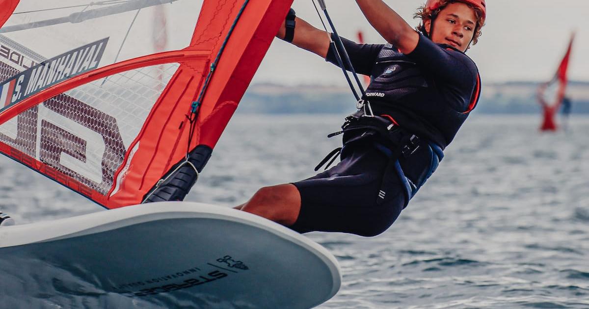     IQFOIL U15. Le jeune Martiniquais Swann Manhaval champion du monde à Brest

