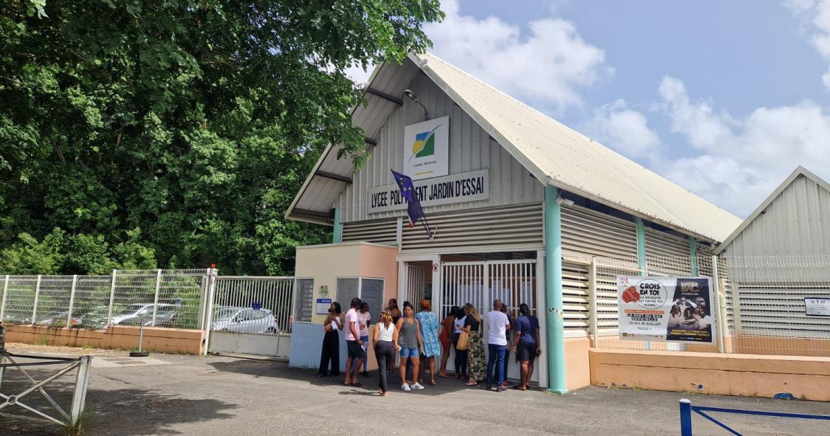     Bac 2025, jour de joie et de satisfaction pour des milliers de jeunes lycéens

