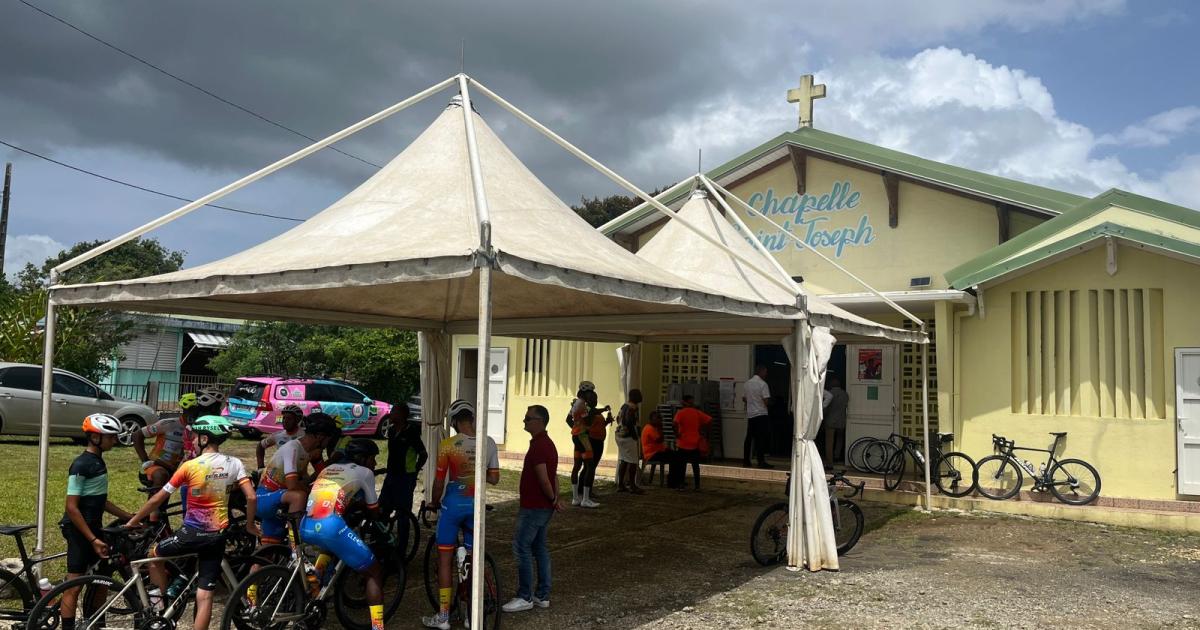     L'émouvant hommage du peloton à Nicolas Dumont

