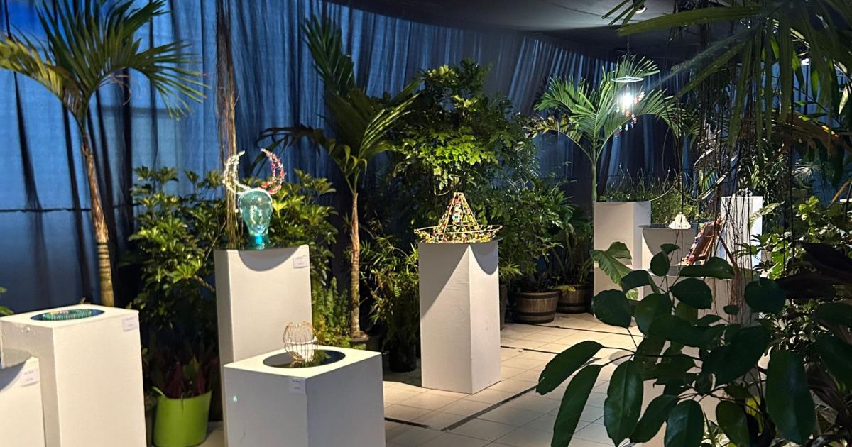     « Effet miroir » : Une première exposition immersive pour l’atelier de filage de verre du SERMAC

