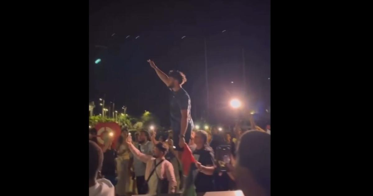     Le youtubeur Inoxtag est arrivé en Martinique après 11 jours de traversée de l'Atlantique

