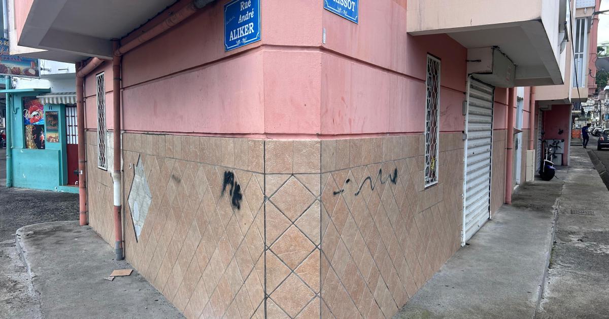     Meurtre aux Terres-Sainville : 30 douilles retrouvées sur la scène de crime

