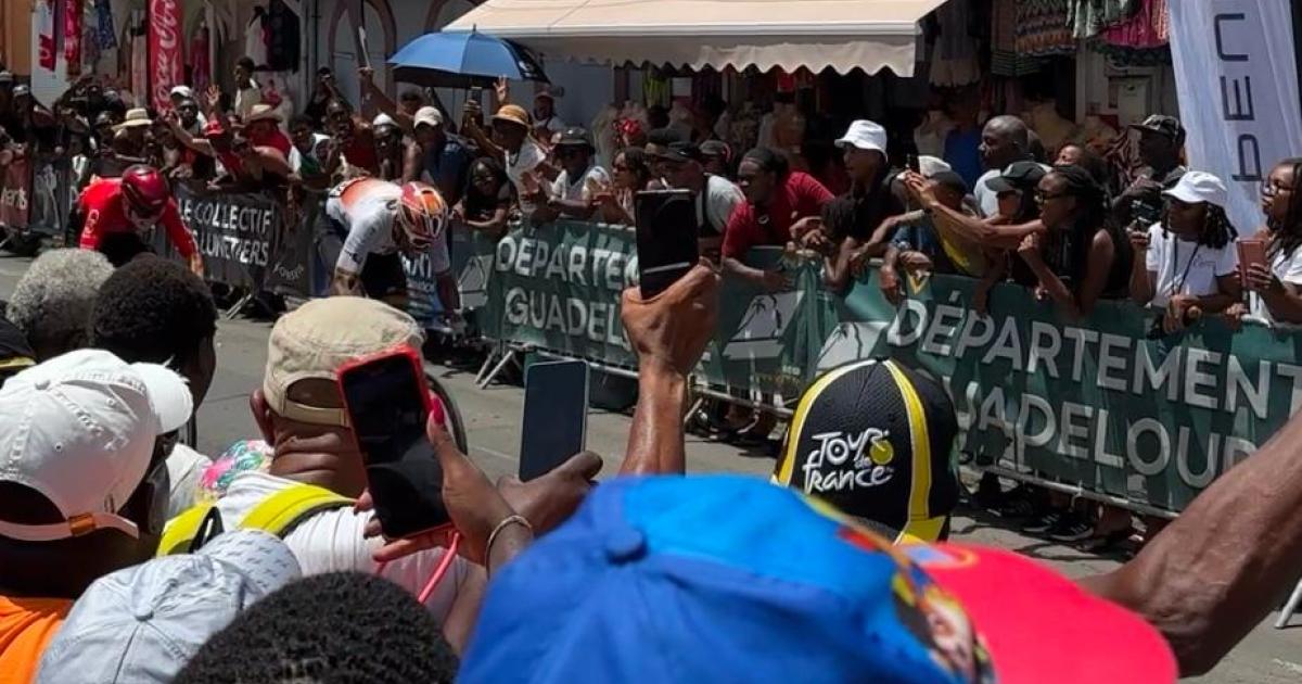     [⭕️Direct🚴] Tour cycliste de Guadeloupe 2025 : Paul Daumont vainqueur au mental au Moule

