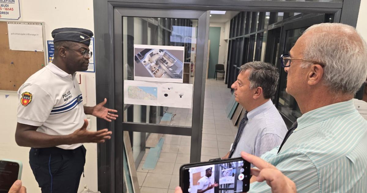     [ EN IMAGES ] Basse-Terre se dote d’un centre de supervision urbaine pour lutter contre la délinquance

