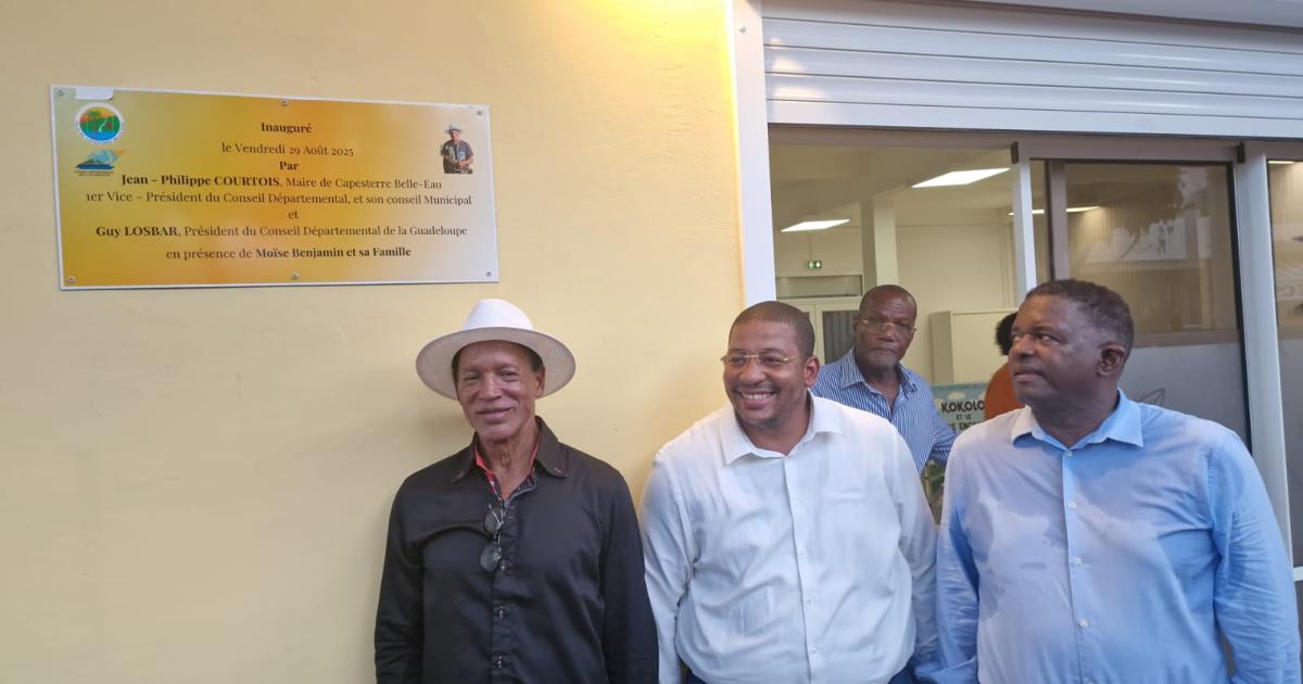     [ EN IMAGES ] Capesterre-Belle-Eau baptise sa bibliothèque du nom de Benzo

