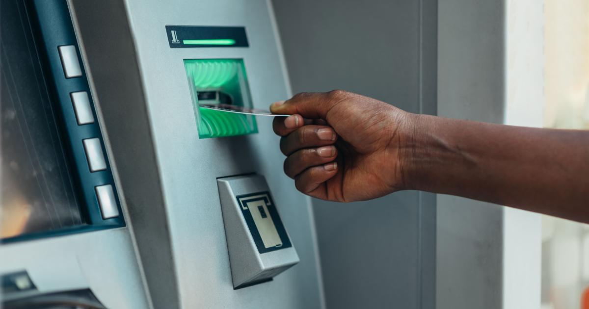     Des milliers de clients de plusieurs banques incapables de payer ou retirer leur argent pendant plus de 2 heures

