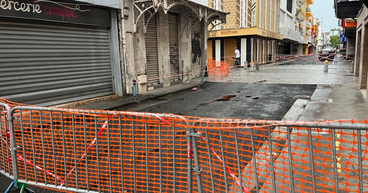     Fort-de-France : un balisage de sécurité mis en place après l’effondrement du dôme d’un bâtiment 

