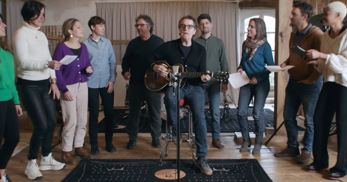     Du créole dans la dernière chanson de Francis Cabrel

