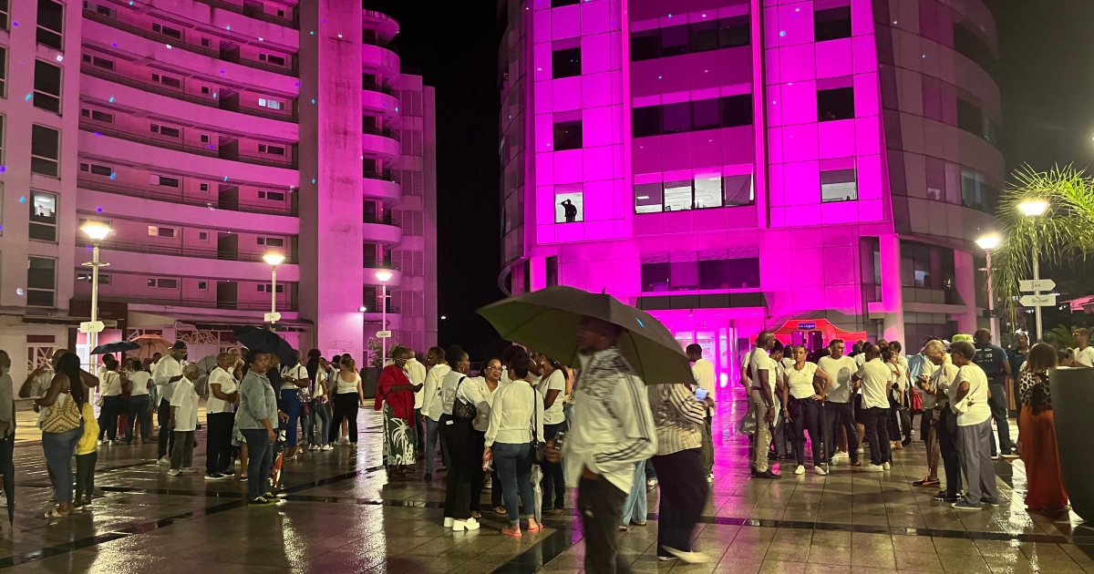     Des lumières et une chaîne humaine pour sensibiliser aux cancers pédiatriques

