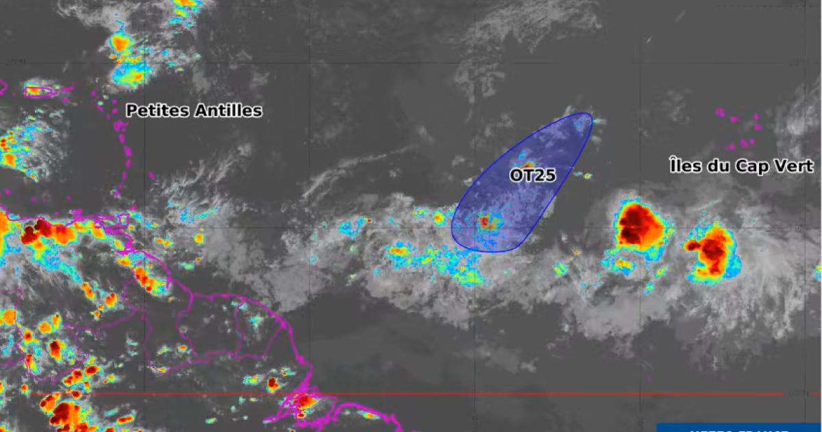     L'onde tropicale 25 se désorganise mais le risque cyclonique reste présent

