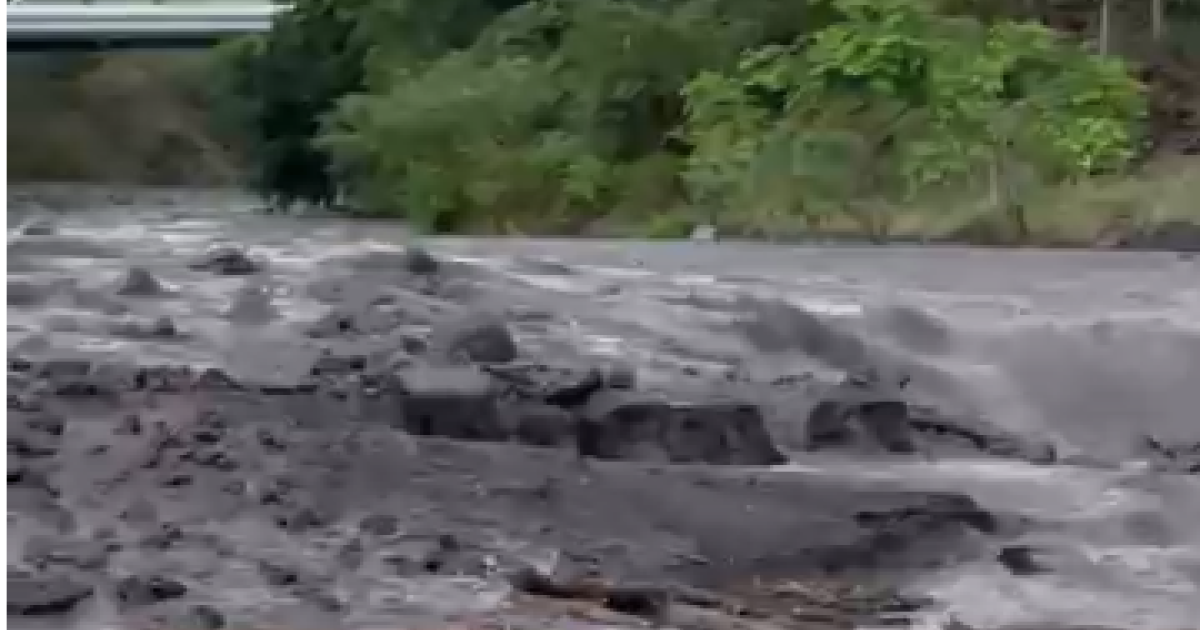     [VIDÉO] Des lahars observés au Prêcheur, la sirène a sonné à deux reprises

