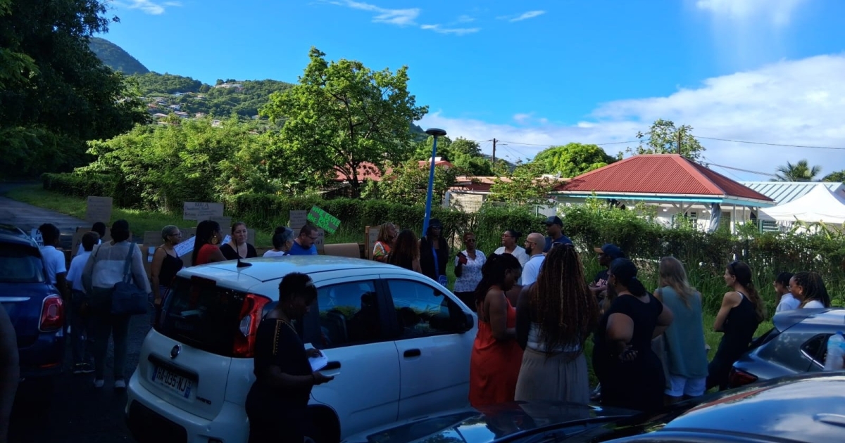      Le collège Alexandre Stellio des Anses d’Arlets bloqué par des parents d’élèves 

