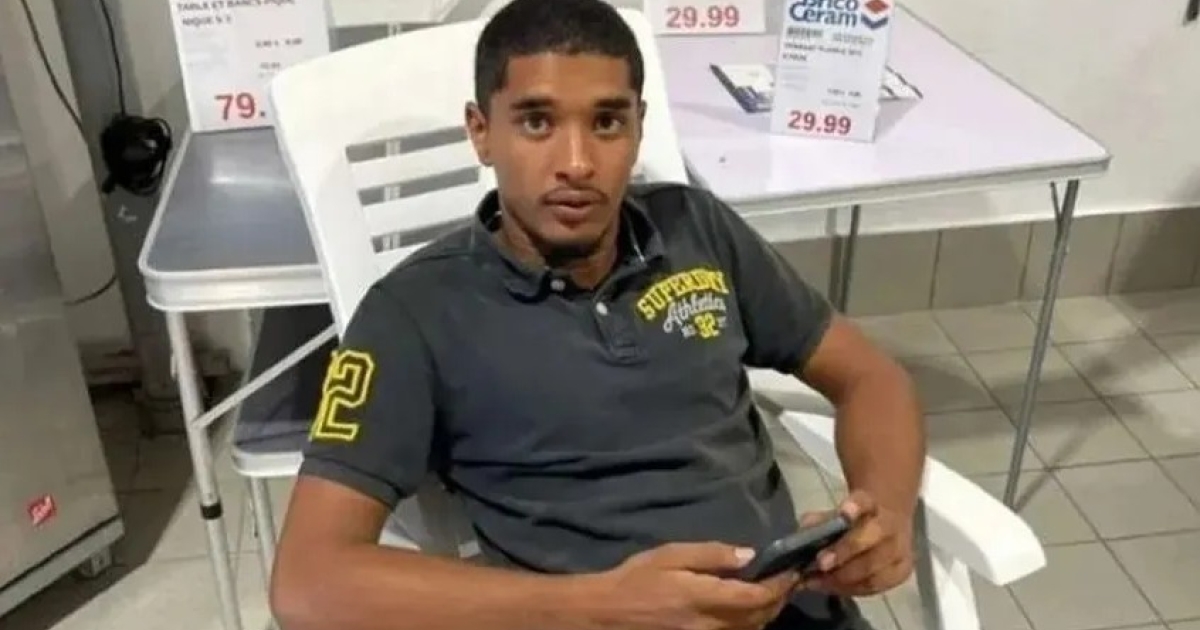     Moment d'émotion et de recueillement pour la veillée d'Enzo Nathou

