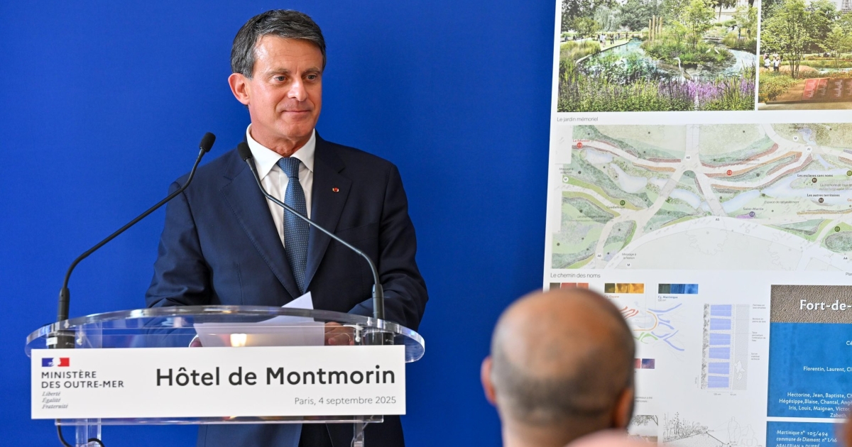    Un mémorial des victimes de l'esclavage sera créé au pied de la tour Eiffel

