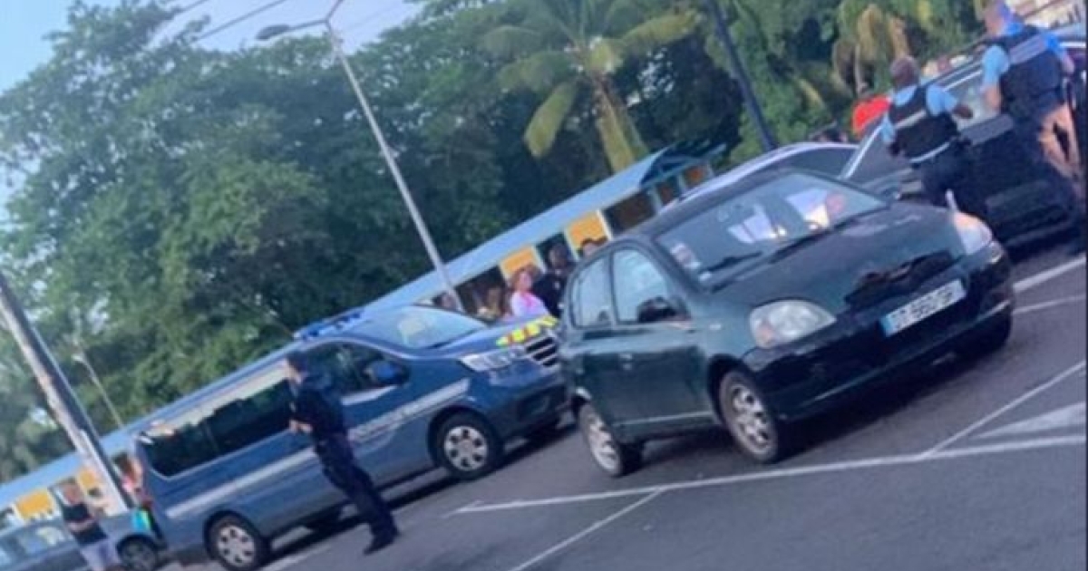     Un septuagénaire décède sur le parking d’un supermarché à Sainte-Marie

