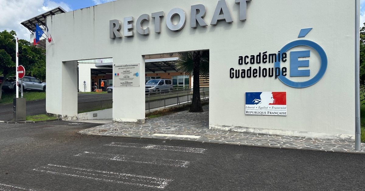     Tempête Jerry : le préfet annonce la fermeture des établissements scolaires de Guadeloupe

