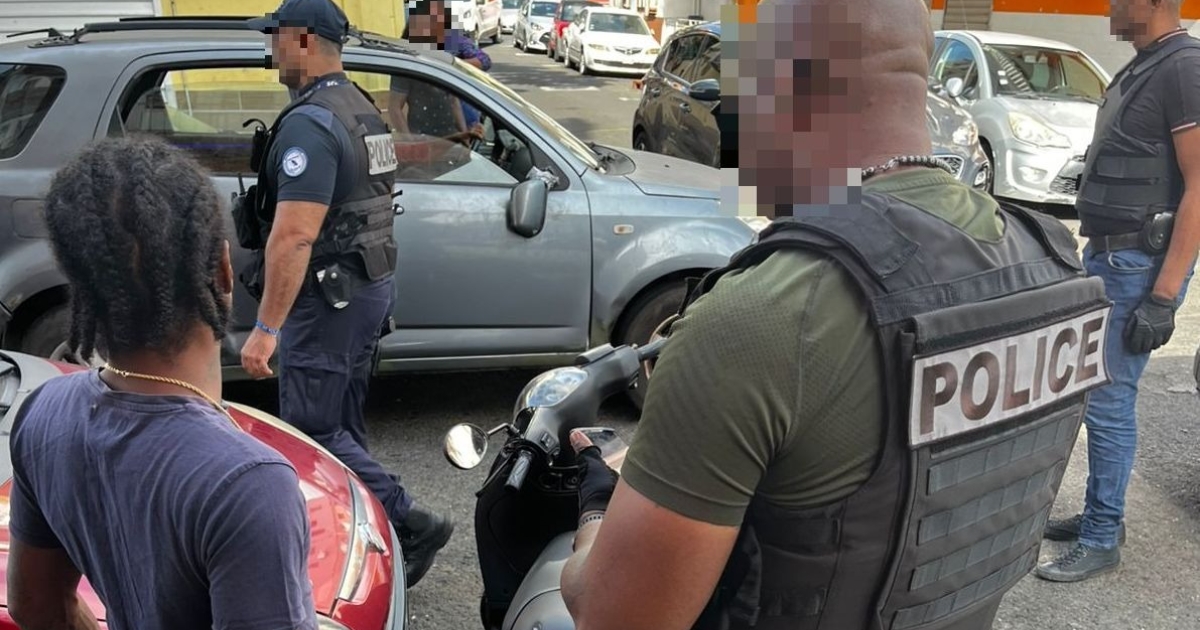     Opération de sécurisation aux Terres-Sainville : une arme et des stupéfiants saisis

