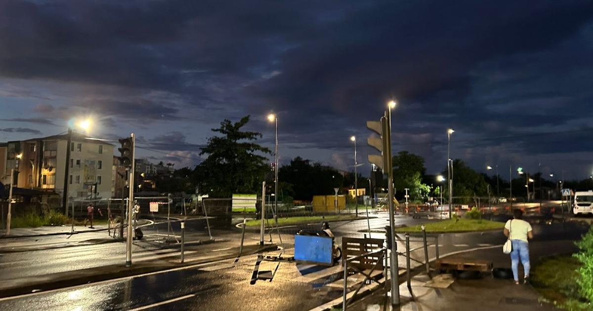     « On se demande si Sainte-Thérèse ne va pas encore brûler » : après une nouvelle nuit de barrages

