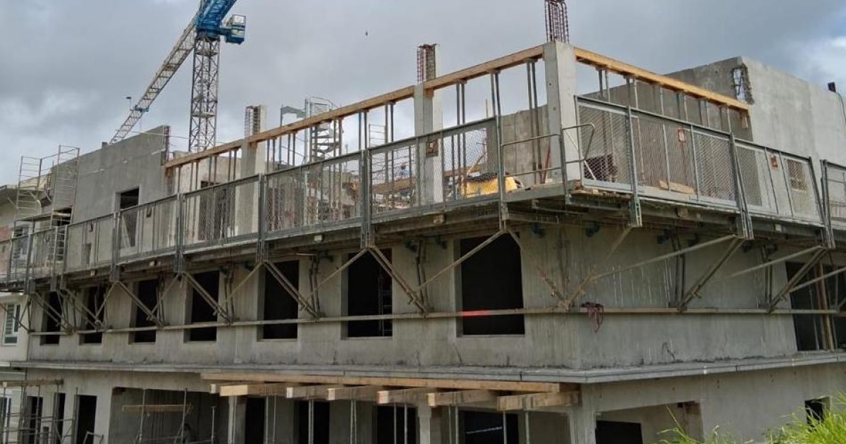     [ EN IMAGES ] Les travaux d'extension de l'hôpital du François avancent bon train

