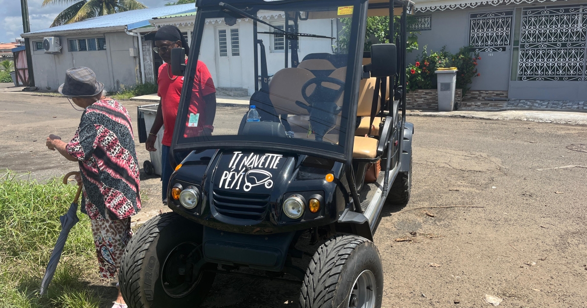     « An ti dousin », la voiturette électrique qui facilite la vie des seniors à Fort-de-France

