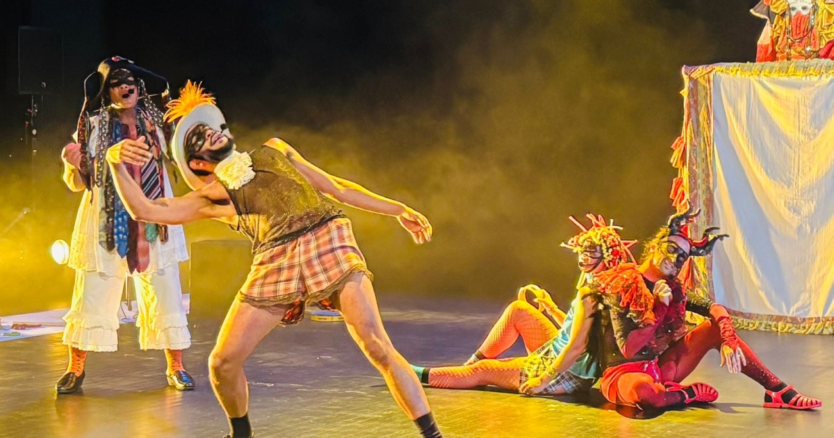     Avec « Moun Bakannal », la compagnie Difé Kako célèbre le carnaval au sens large

