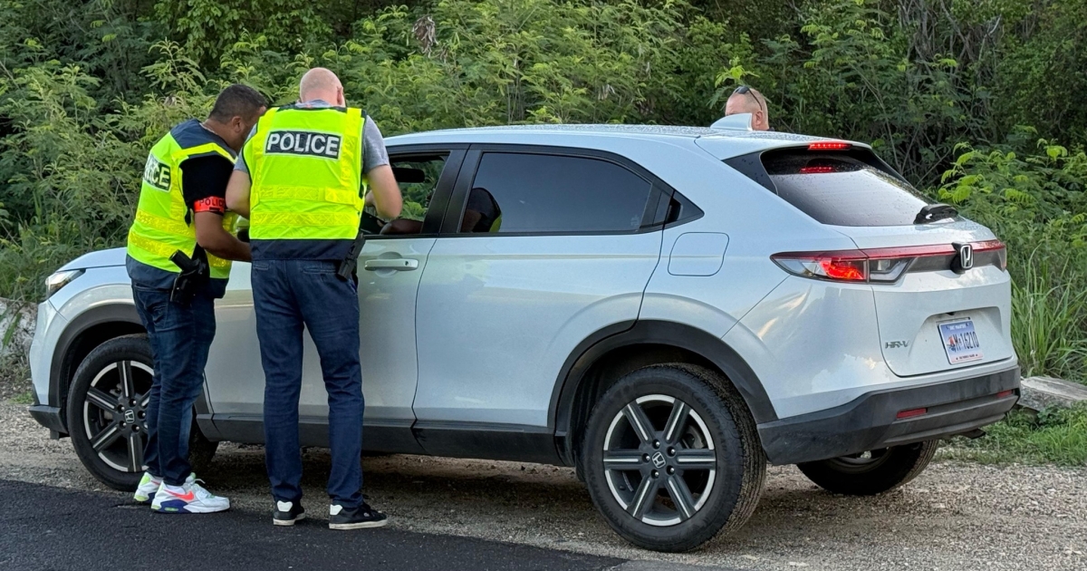     À Saint-Martin,  les forces de police mobilisées pour lutter contre l'immigration irrégulière


