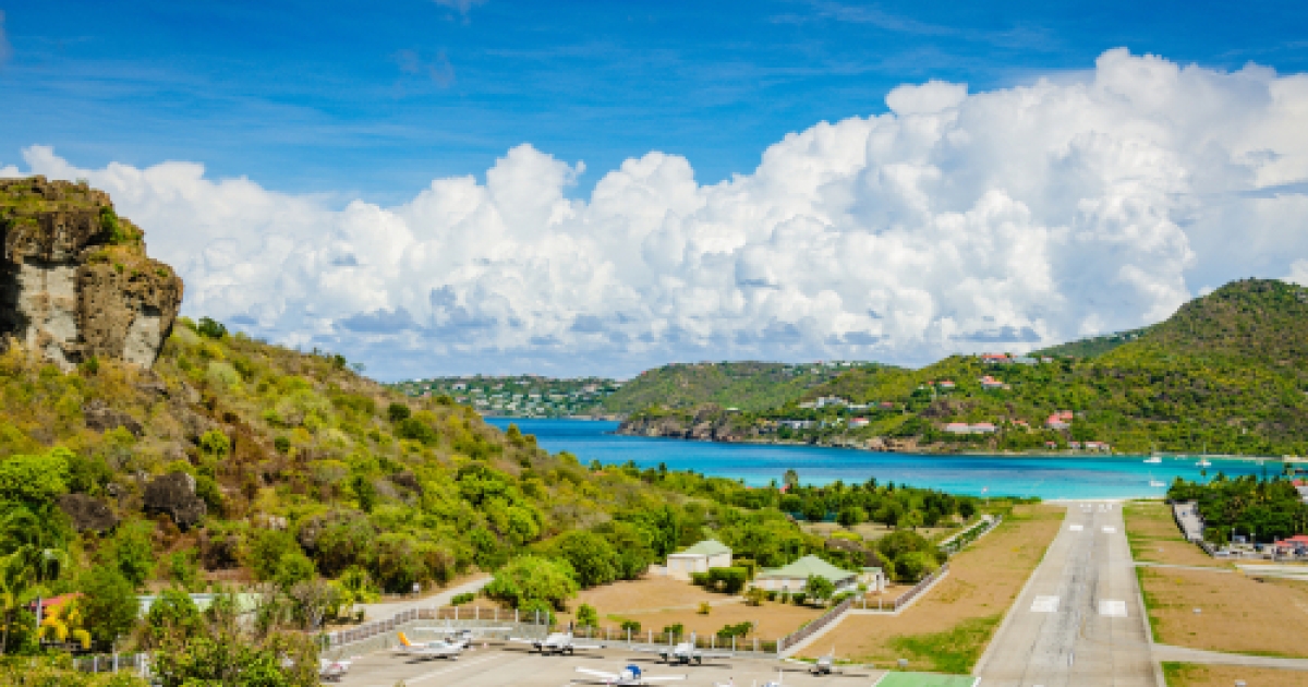     Tempête Jerry : fermeture de l’aéroport de Saint-Barthélemy

