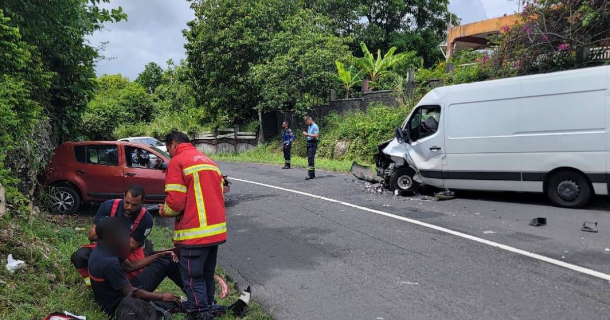     Collision au Moule : un automobiliste légèrement blessé

