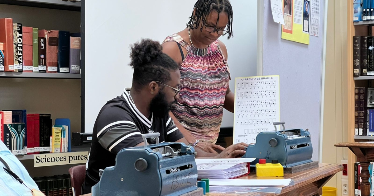     « Mwa Lang Kréyol La » : initiation au braille en créole martiniquais à Fort-de-France

