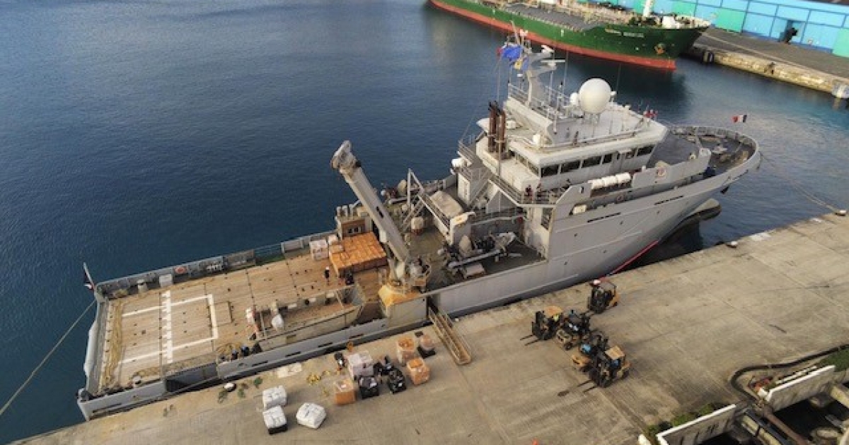     Ouragan Melissa : le Dumont d’Urville mobilisé pour convoyer du fret humanitaire en Jamaïque

