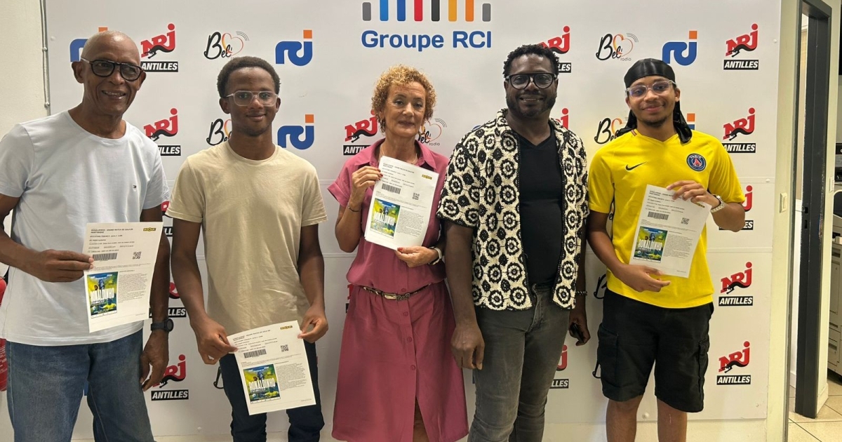     Voir jouer Ronaldinho en Martinique : le rêve de deux enfants malades se réalise

