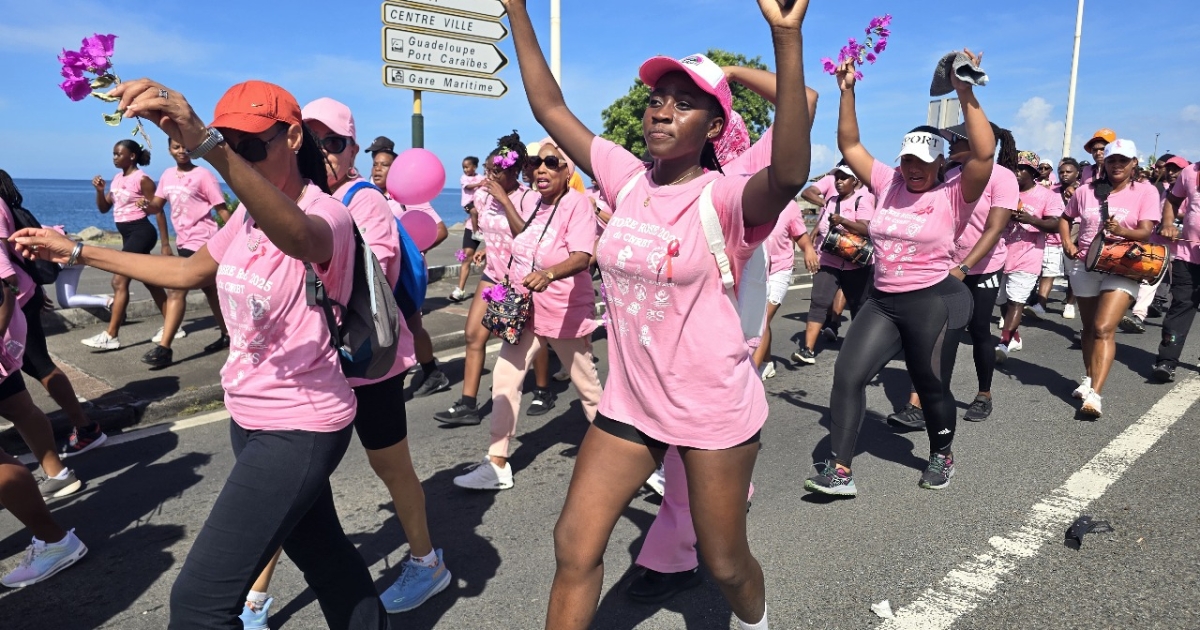     [EN IMAGES] Une première réussie pour la Marche Octobre Rose du Cercle des nageurs de Basse-Terre

